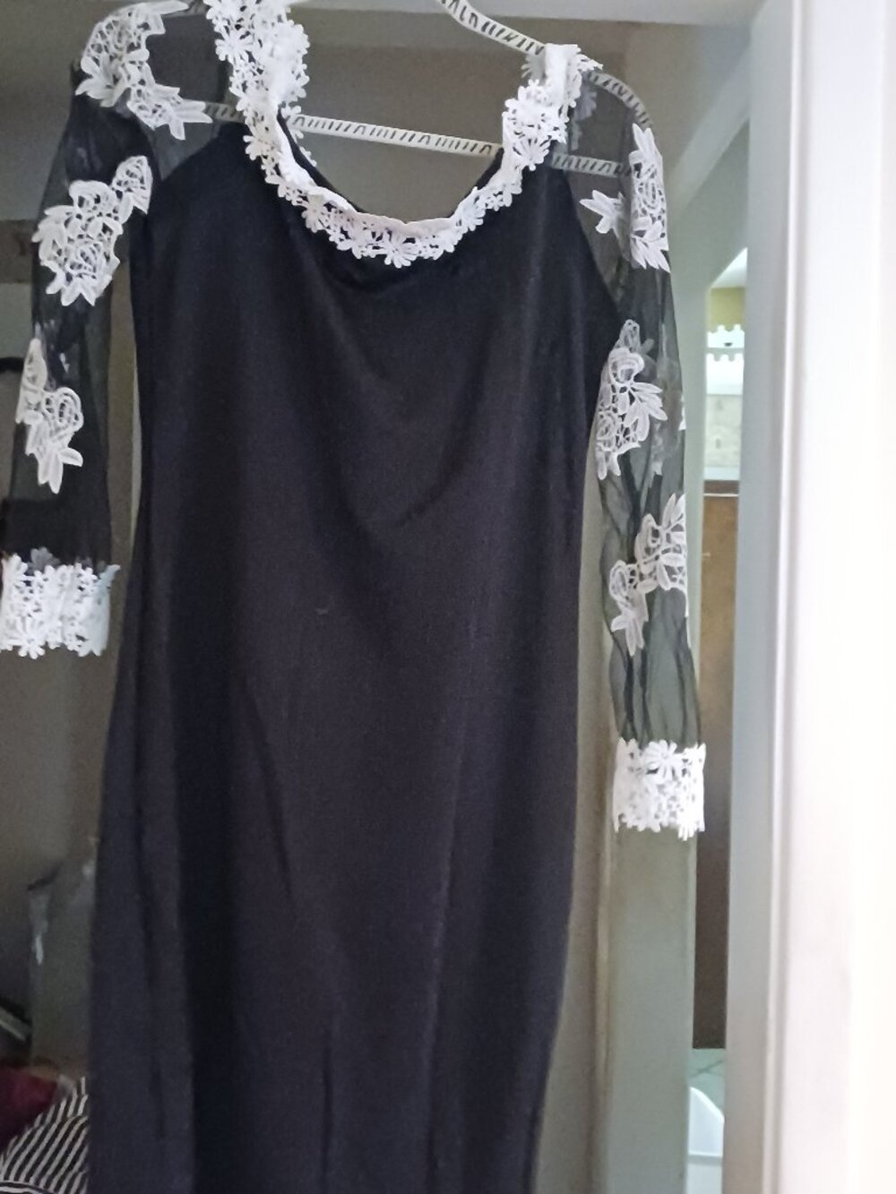 Yoher stylish rounded neck cut